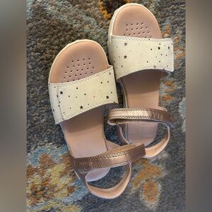 Geox Girls Pink Footbed Sandals with Rose Gold Straps and White Star Accent
